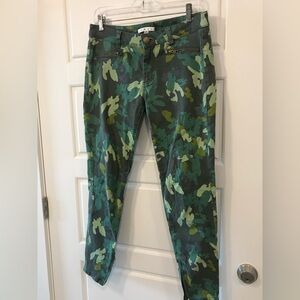 CABI Camo Print Slim Pants - Green Multi. Zipper leg detail Sz.6